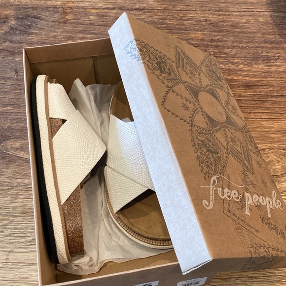 Free People sandals NIB - Picture 9 of 11